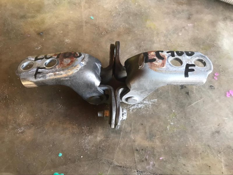 Петля дверная TOYOTA LAND CRUISER CYGNUS UZJ100 2UZ-FE 2005 передняя левая (б/у)