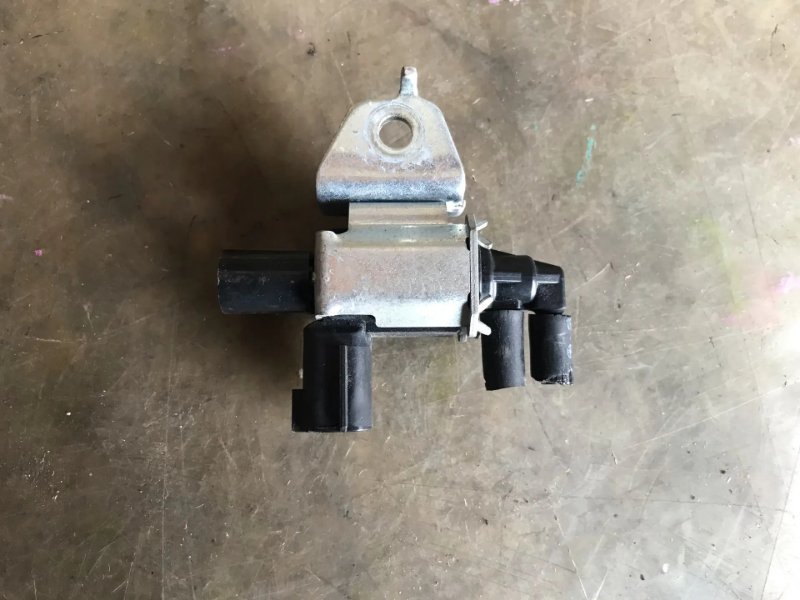 Вакуумный клапан NISSAN TEANA PJ32 VQ35DE 2010 (б/у)