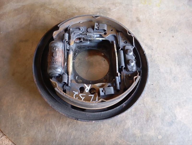 Механизм стояночного тормоза SUZUKI ESCUDO TL52W J20A 2003 задний правый (б/у)