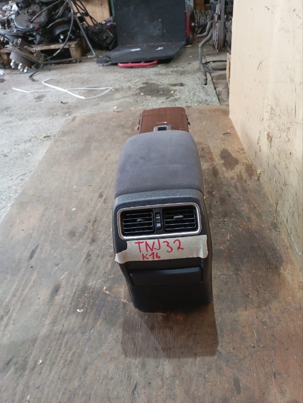 Подлокотник NISSAN TEANA TNJ32 QR25DE 2012 (б/у)