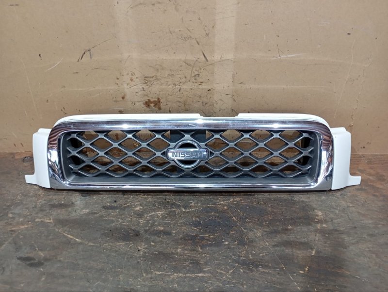 Решетка радиатора NISSAN TERRANO TR50 ZD30DDTI 2000 (б/у)