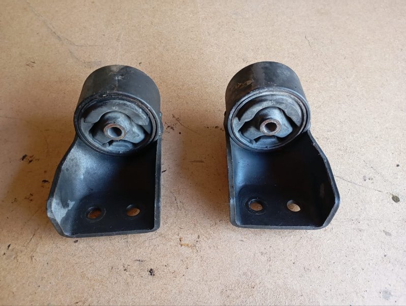 Подушка кпп MITSUBISHI PAJERO IO H77W 4G94 2002 (б/у)