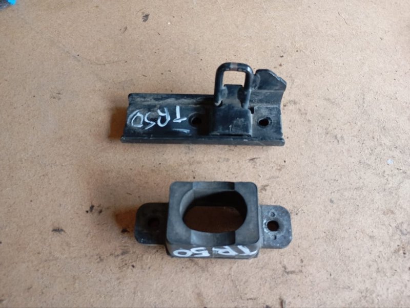 Петля 5-двери NISSAN TERRANO TR50 ZD30DDTI 2000 (б/у)