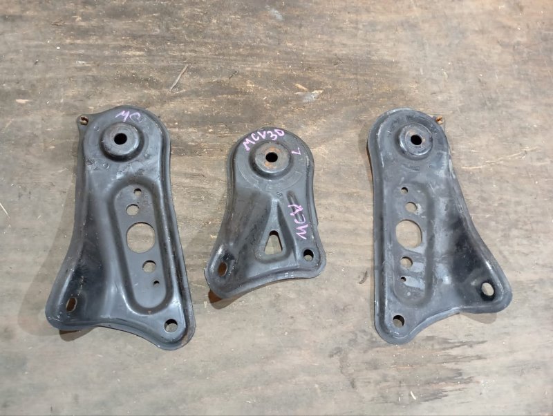 Крепление балки подвески TOYOTA WINDOM MCV30 1MZ-FE 2003 (б/у)