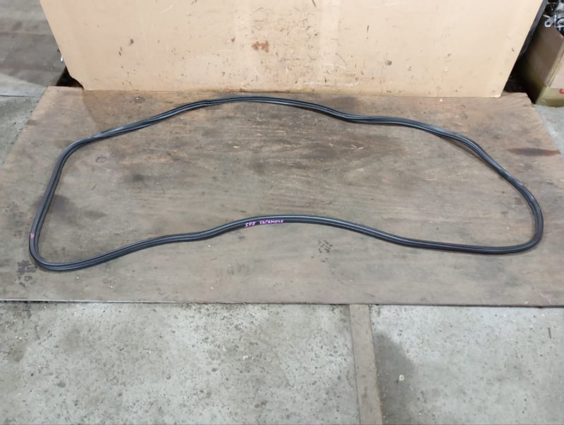 Уплотнительная резинка багажника SUBARU FORESTER SF5 EJ202 1999 (б/у)