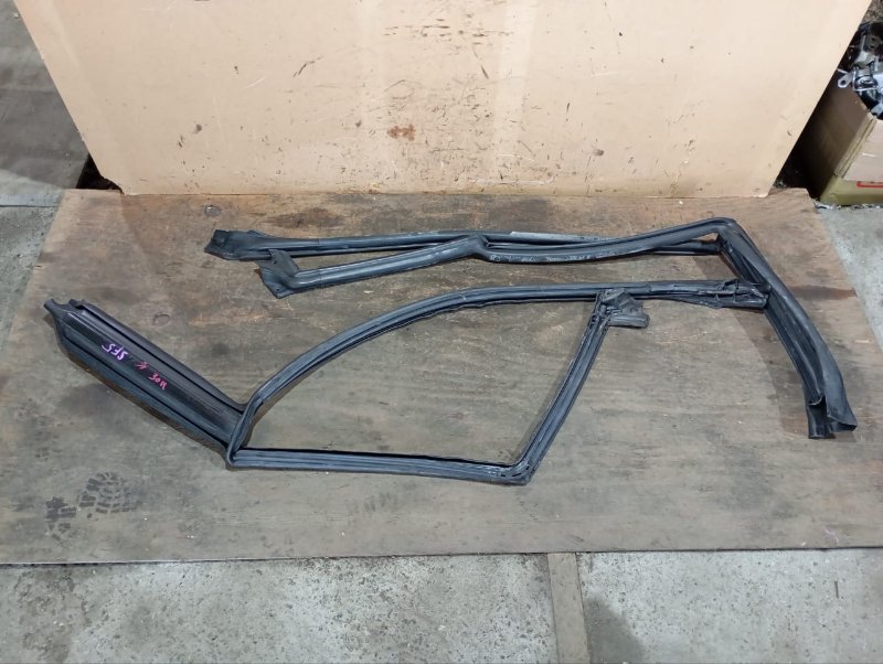 Уплотнение дверное SUBARU FORESTER SF5 EJ202 1999 (б/у)