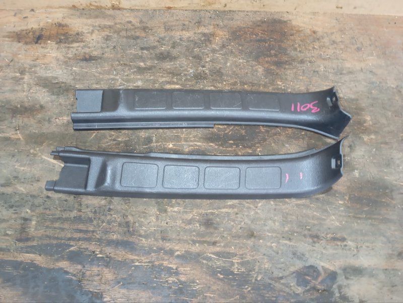Накладка замка багажника SUBARU FORESTER SF5 EJ202 1999 (б/у)