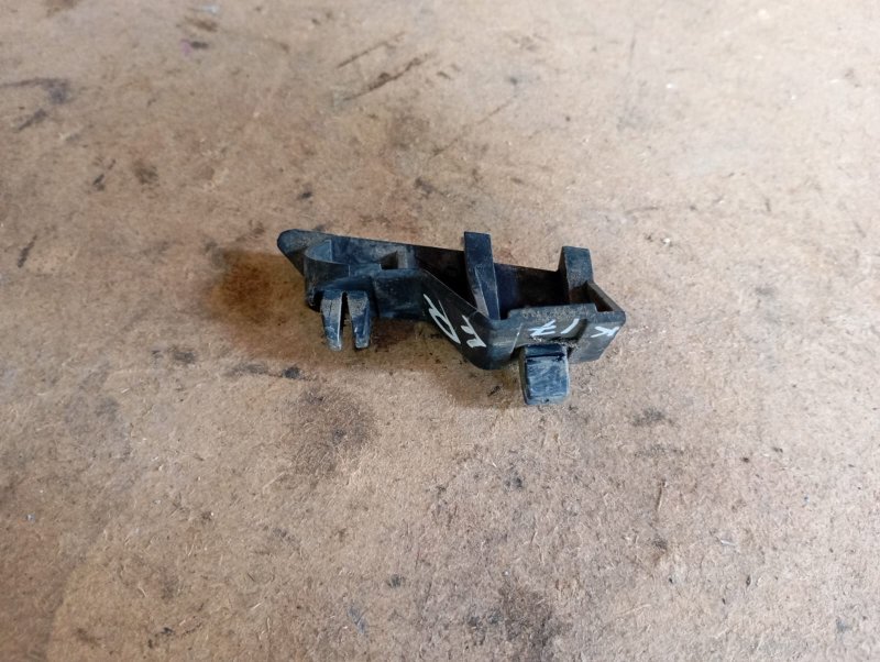 Крепление бампера SUBARU LEGACY BE5 EJ206 2002 переднее правое (б/у)