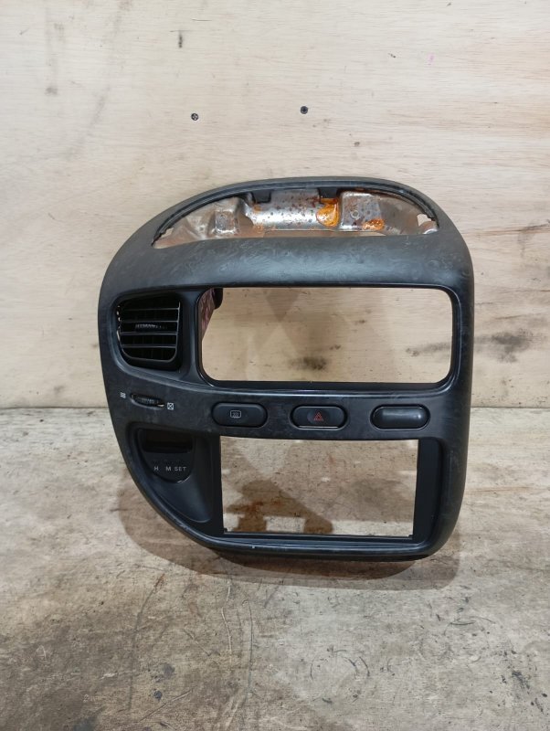 Консоль магнитофона MITSUBISHI DELICA PD6W 6G72 2003 (б/у)