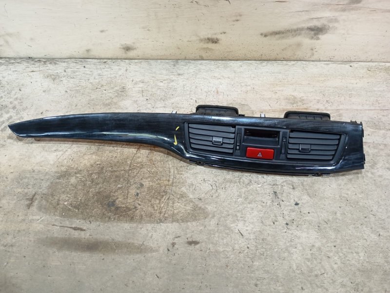 Накладка на торпеду MITSUBISHI LANCER CS2A 4G15 2006 (б/у)