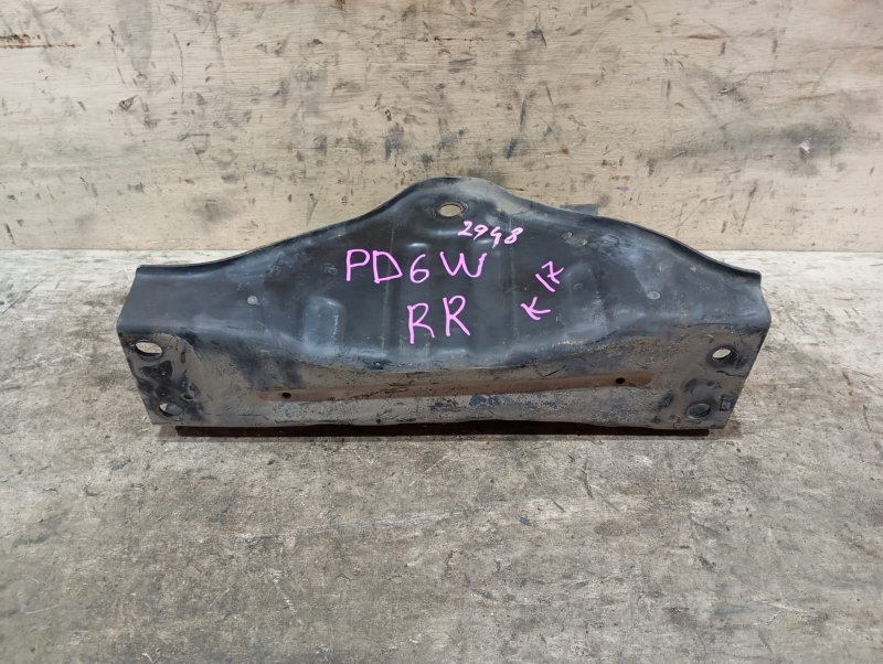 Крепление рычага MITSUBISHI DELICA PD6W 6G72 2003 заднее правое (б/у)