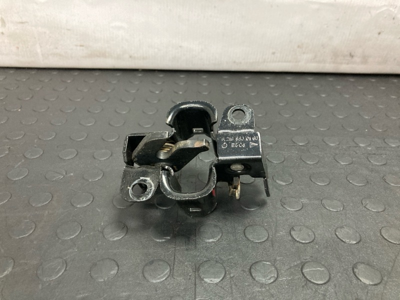 Замок капота левый Mercedes-Benz E-Class 2007 W211 M271 A2198800160 контрактная