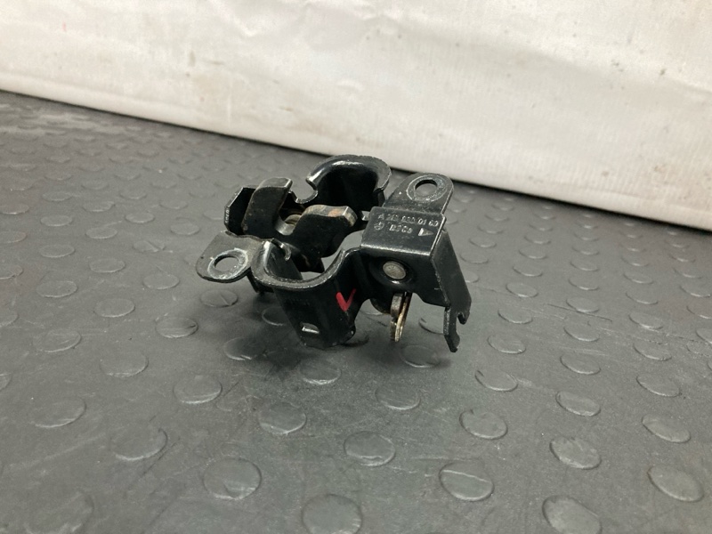 Замок капота левый Mercedes-Benz E-Class W211 M271