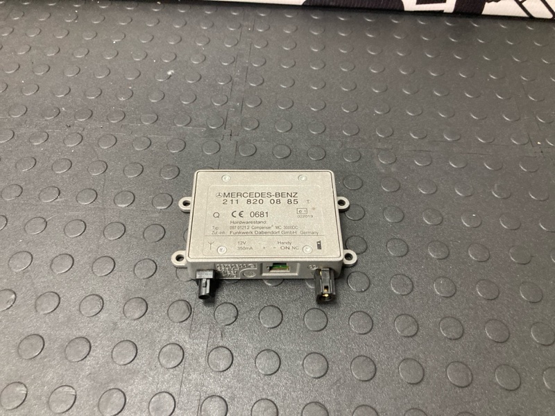 Запчасть усилитель антенны Mercedes-Benz E-Class 2007 W211 M271 A2118200885 контрактная Усилитель антенны Mercedes-Benz E-Class 2007 W211 M271 A2118200885 контрактная