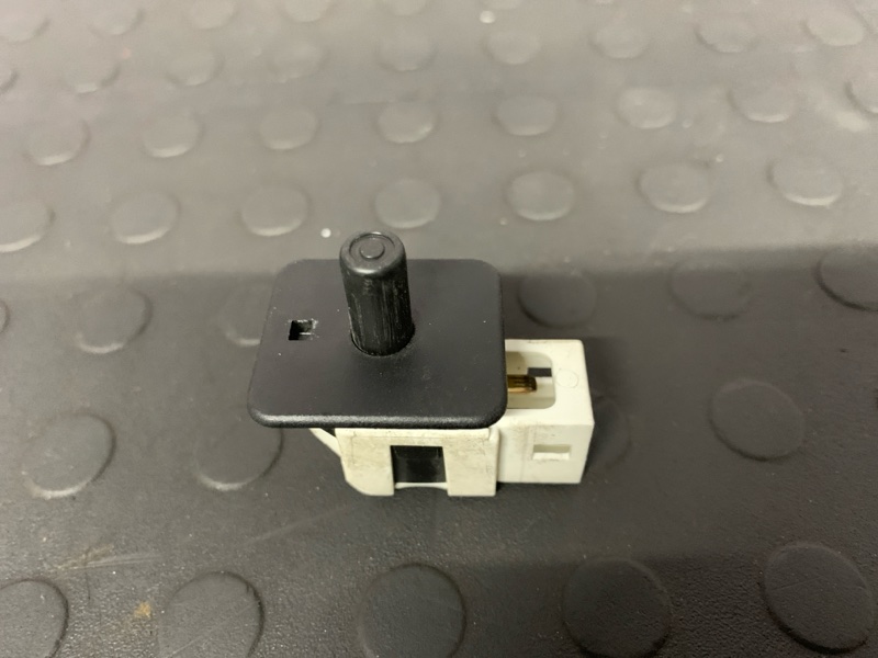 Концевой выключатель Mercedes-Benz E-Class W211 M271