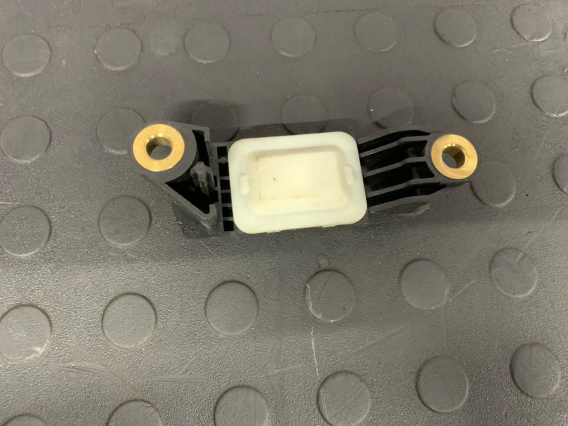 Датчик airbag Mercedes-Benz E-Class W211 M271 Датчик airbag Mercedes-Benz E-Class W211 M271