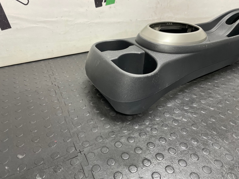 Консоль КПП Ist 2002 NCP61 1NZFE