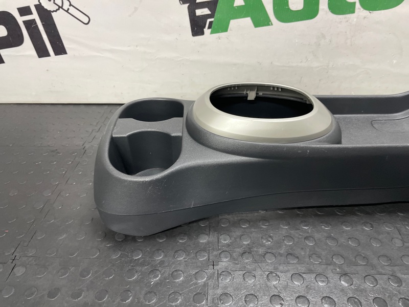 Консоль КПП Toyota Ist NCP61 1NZFE