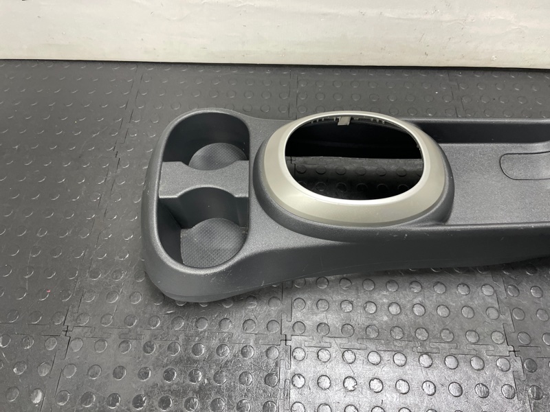 Консоль КПП Ist 2002 NCP61 1NZFE