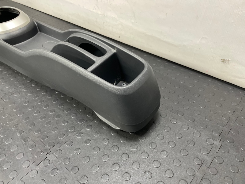 Консоль КПП Ist 2002 NCP61 1NZFE