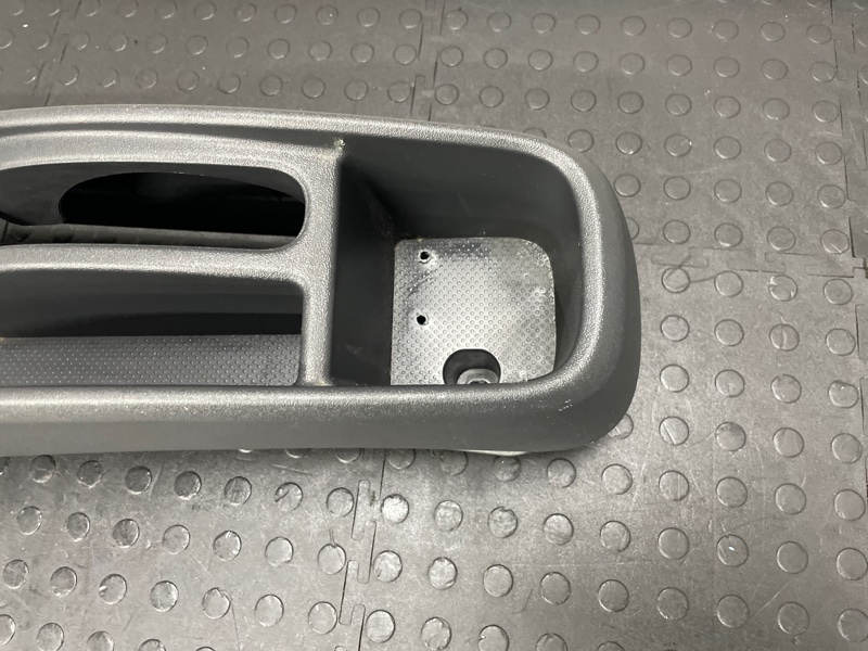 Консоль КПП Ist 2002 NCP61 1NZFE