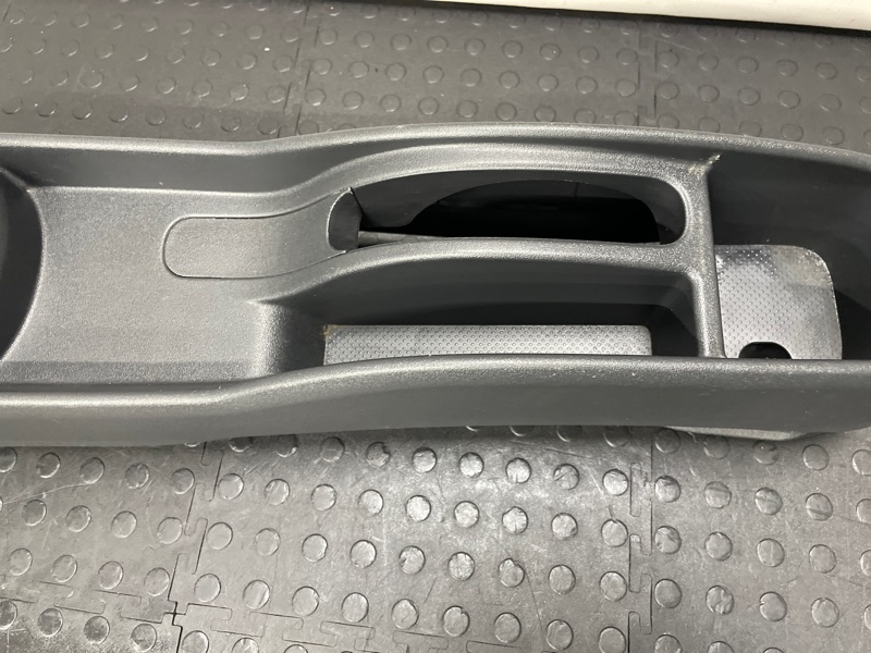 Консоль КПП Ist 2002 NCP61 1NZFE