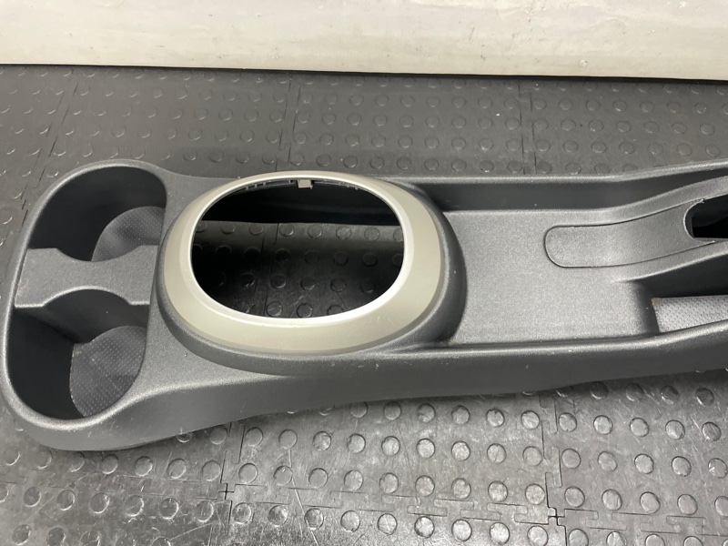 Консоль КПП Ist 2002 NCP61 1NZFE