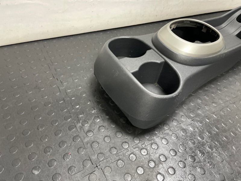 Консоль КПП Ist 2002 NCP61 1NZFE