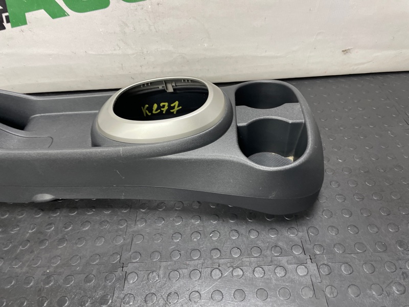 Консоль КПП Ist 2002 NCP61 1NZFE