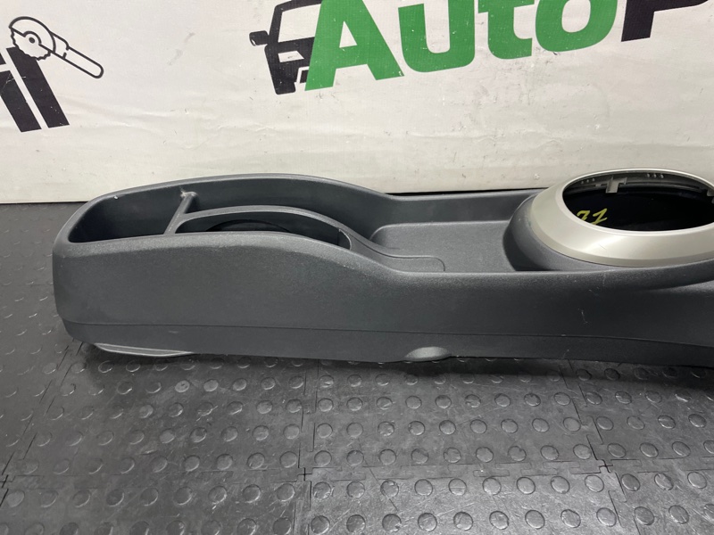 Консоль КПП Ist 2002 NCP61 1NZFE