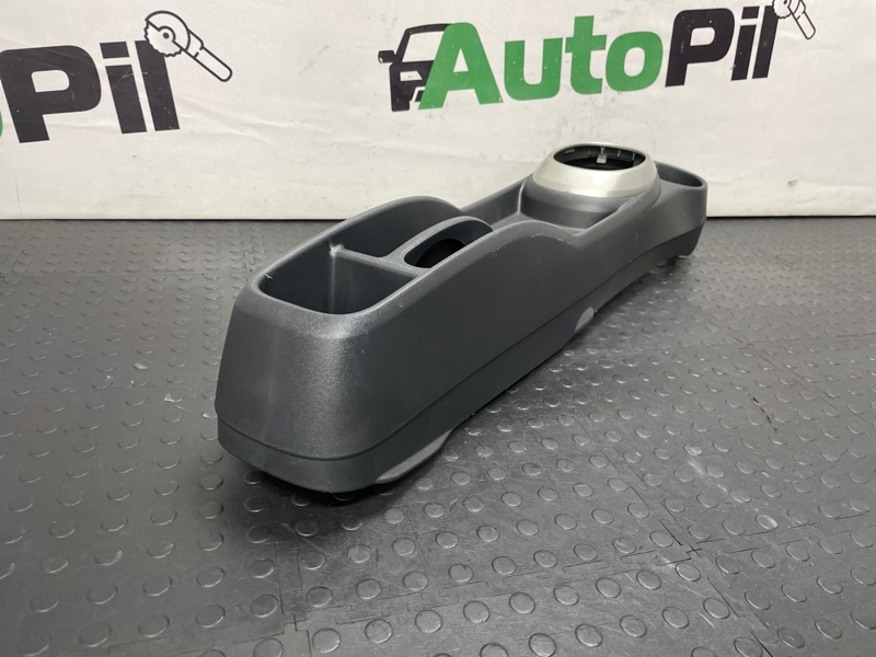 Консоль КПП Ist 2002 NCP61 1NZFE