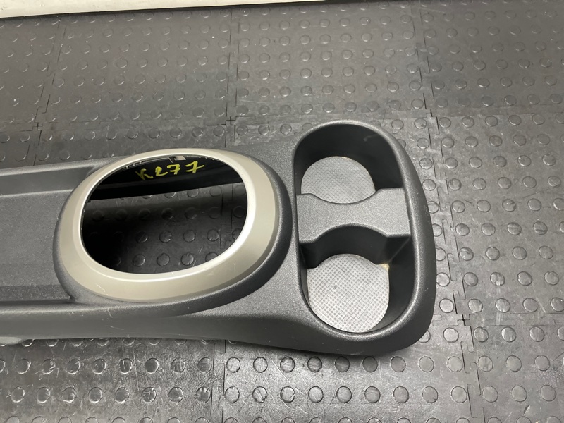 Консоль КПП Ist 2002 NCP61 1NZFE