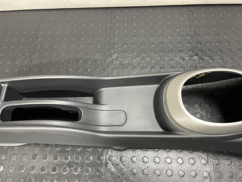 Консоль КПП Ist 2002 NCP61 1NZFE