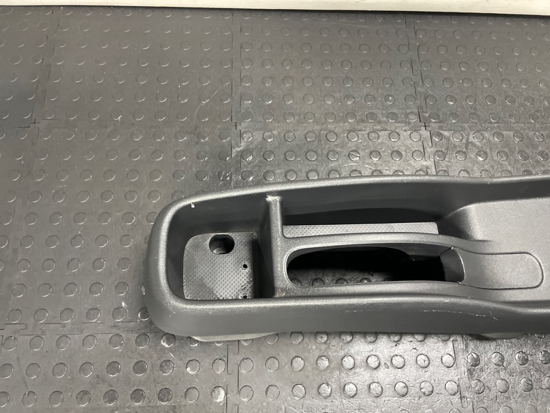 Консоль КПП Ist 2002 NCP61 1NZFE