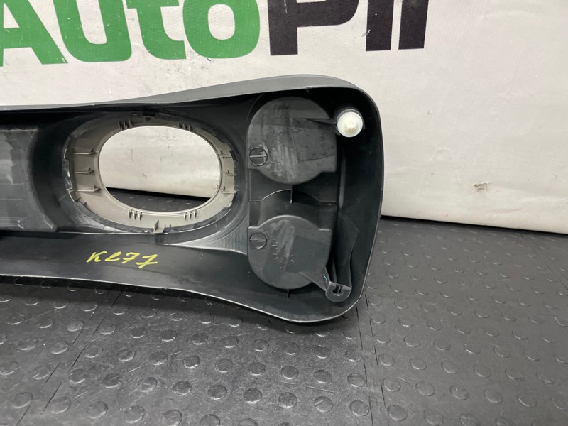 Консоль КПП Ist 2002 NCP61 1NZFE