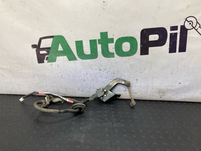 Датчик высоты дорожного просвета задний Toyota Wish 2010 ZGE20 2ZRFAE 8940868040 контрактная