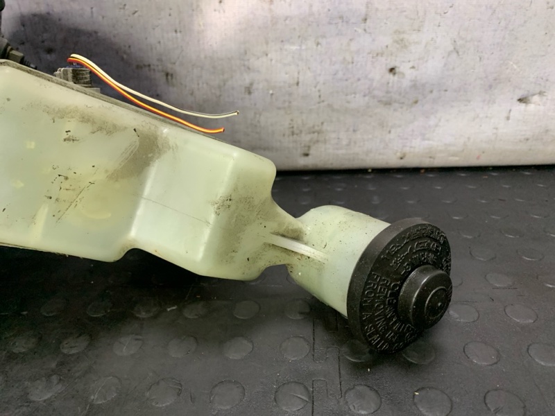 Главный тормозной цилиндр Allex 2005 NZE121 1NZFE