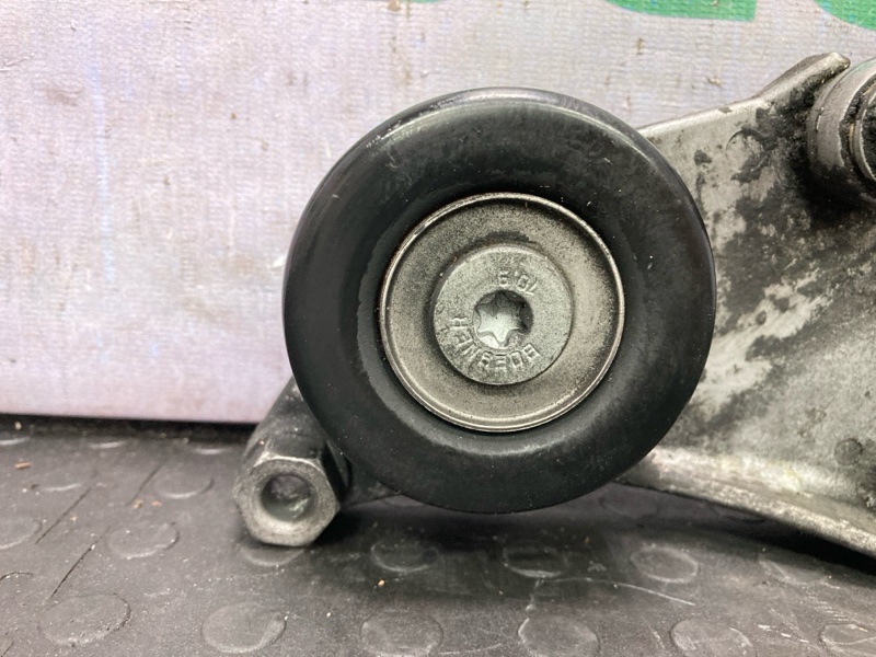 Ролик натяжной Avensis 2004 AZT250 1AZFSE