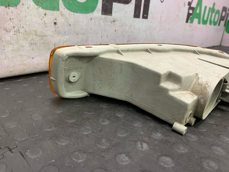 Повторитель в бампер левый Caldina 1996 ST191G 3SFE
