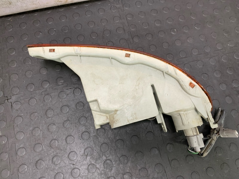 Повторитель в бампер левый Caldina 1996 ST191G 3SFE
