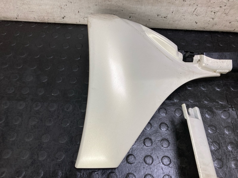 Накладка на порог Ist 2003 NCP65 1NZFE