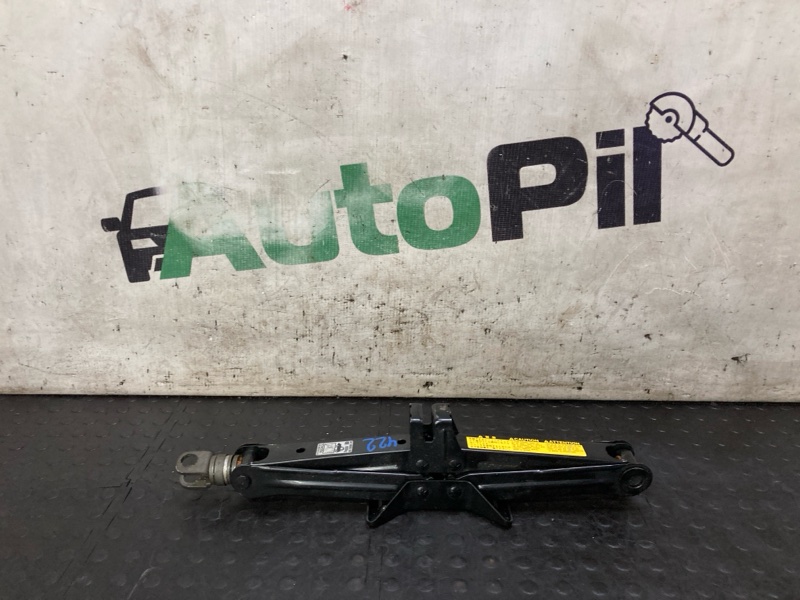 Домкрат Toyota Ist 2003 NCP65 1NZFE 09111-52041 контрактная