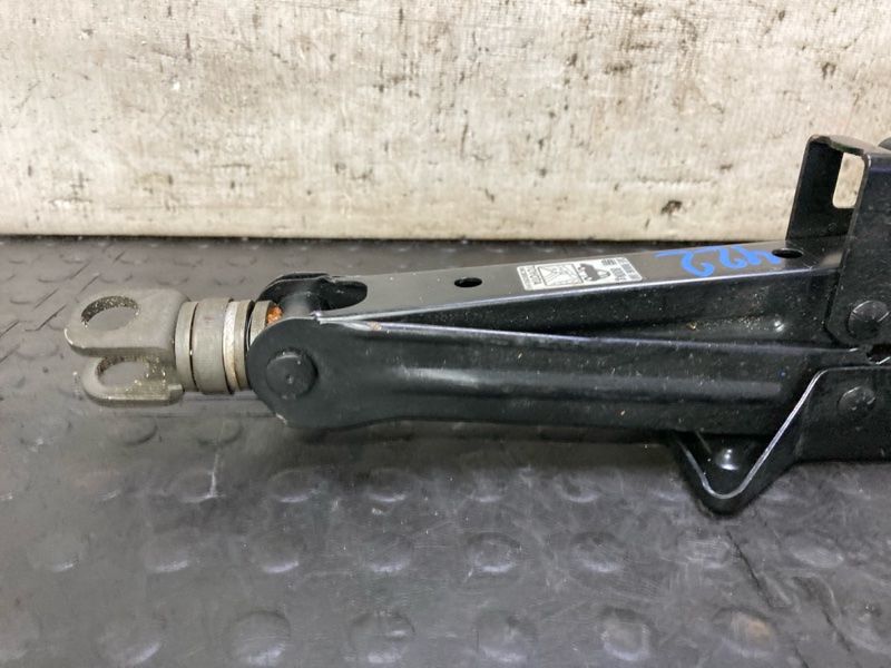 Домкрат Toyota Ist NCP65 1NZFE