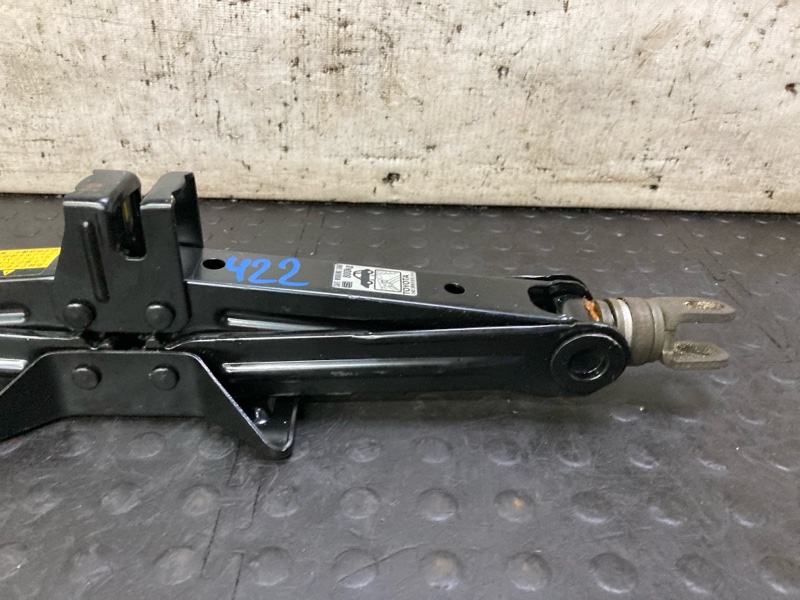 Домкрат Ist 2003 NCP65 1NZFE