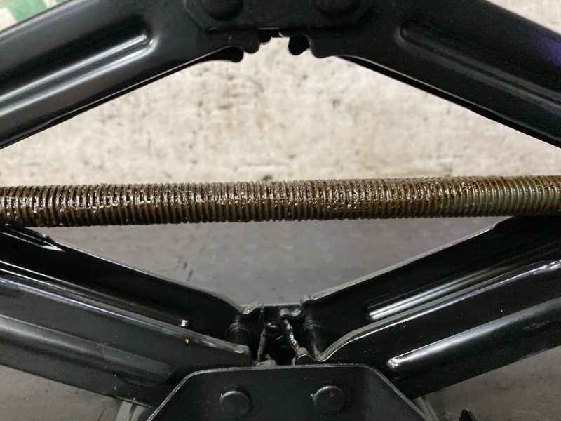 Домкрат Ist 2003 NCP65 1NZFE