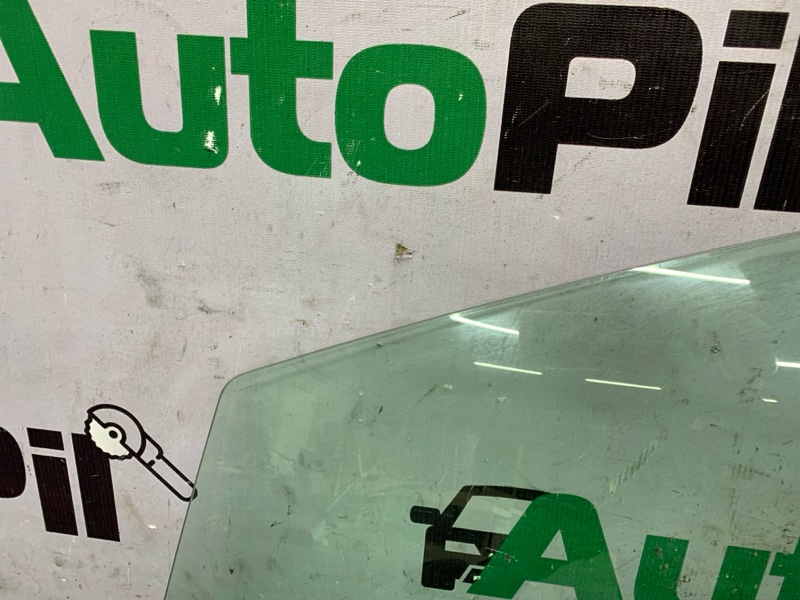 Стекло боковое переднее левое Prius 2009 ZVW30 2ZRFXE