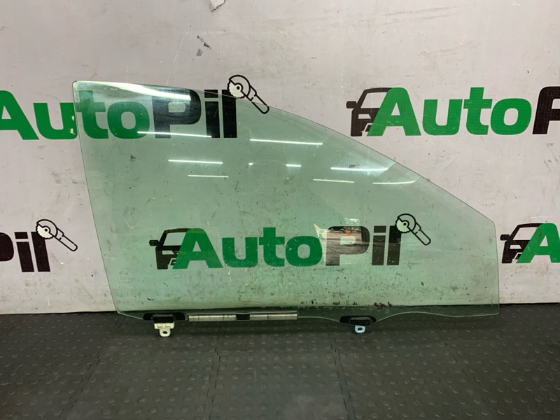 Запчасть стекло боковое переднее правое Toyota Ist 2003 NCP65 1NZFE 68110-52140 контрактная Стекло боковое переднее правое Toyota Ist 2003 NCP65 1NZFE 68110-52140 контрактная