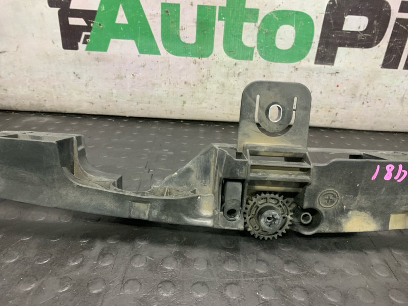 Кронштейн решетки радиатора E-Class 2014 W212 274.920 Кронштейн решетки радиатора E-Class 2014 W212 274.920