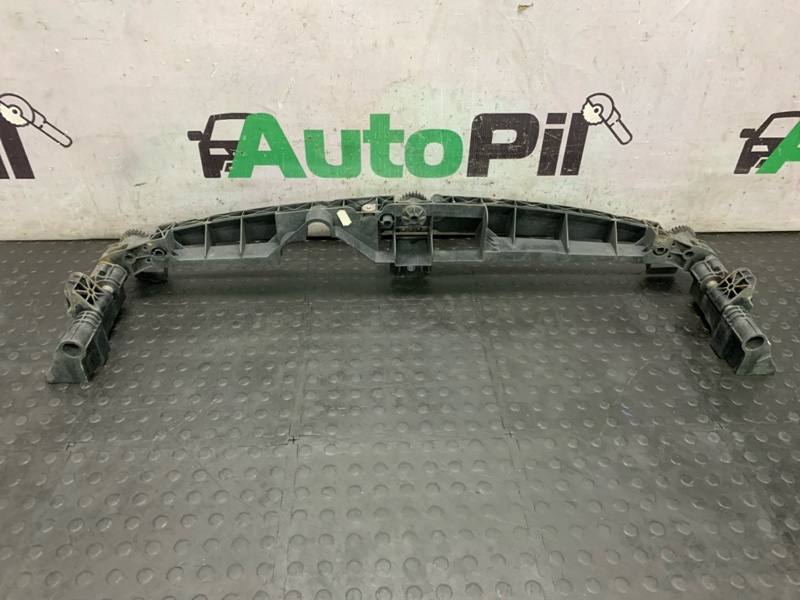 Кронштейн решетки радиатора E-Class 2014 W212 274.920 Кронштейн решетки радиатора E-Class 2014 W212 274.920