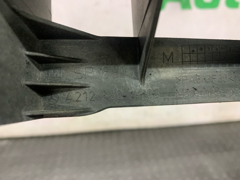 Кронштейн решетки радиатора E-Class 2014 W212 274.920 Кронштейн решетки радиатора E-Class 2014 W212 274.920